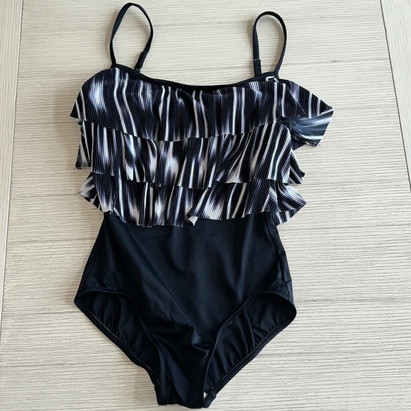 Maxine of Hollywood Tiered Top One Piece Women's Bathing Suit No Size Tag‎ - Picture 1 of 8
